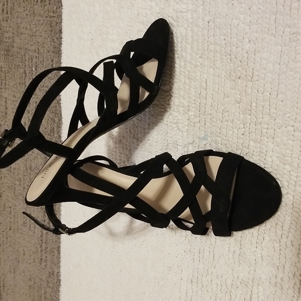 Nine West Black Strappy Sandals. Size 6